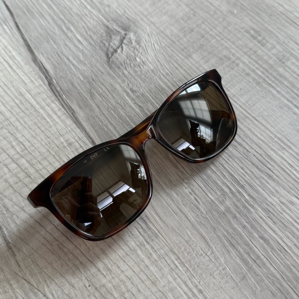 Diane Von Furstenberg Tortoise Shell prescription Sunglasses